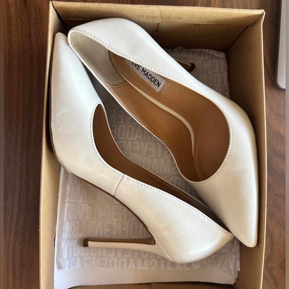 Leather Steve Madden Pumps